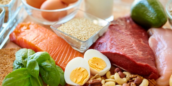 Cuánta proteína tomar al día