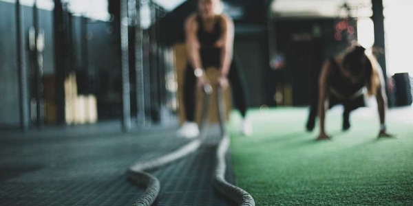 Ejercicios de CrossFit para hacer deporte en casa