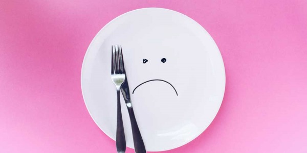 ¿Cómo controlar el hambre por ansiedad en la noche?